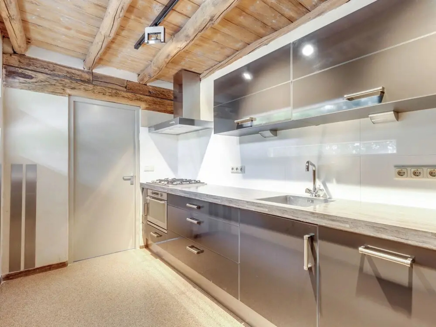 Attractively Renovated Farmhouse From Around 1700