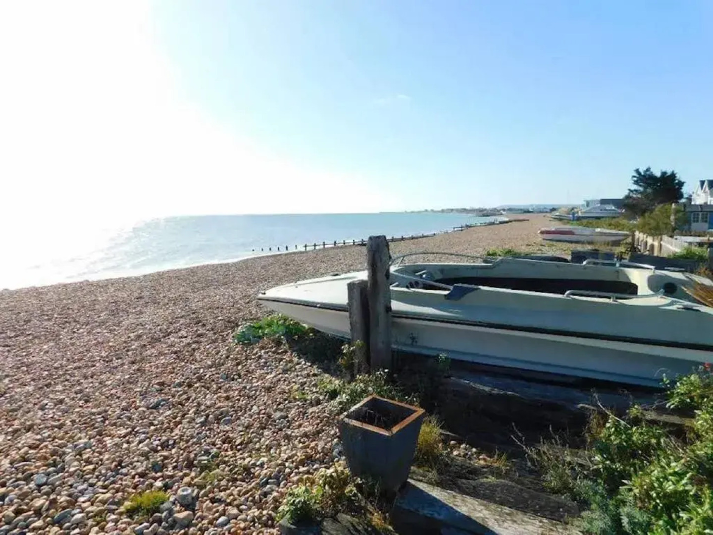 Beautiful Beach House with 4 Bedrooms and Hot-Tub