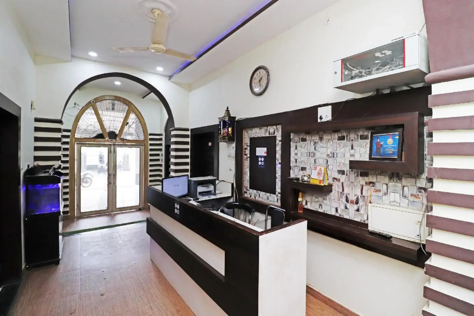 SPOT ON 43444 Hotel Alok Residency