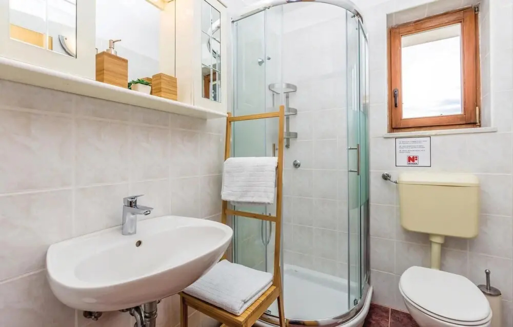 Beautiful Home in Dobrinj With Wifi and 4 Bedrooms