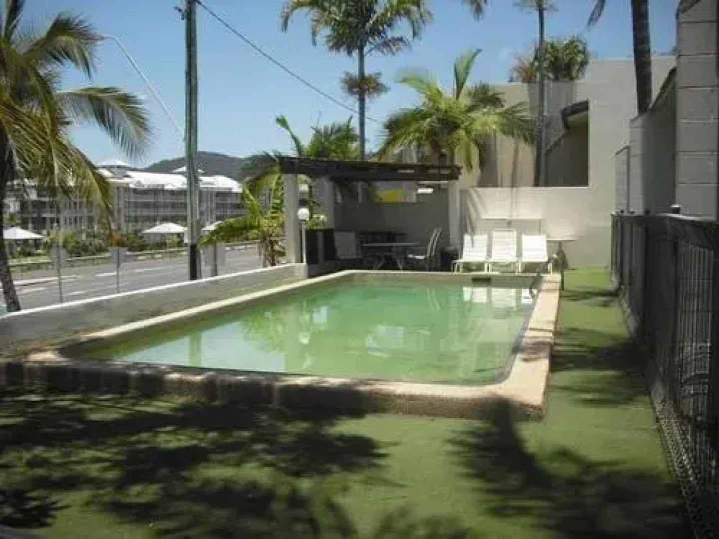 Airlie Seaview Apartments