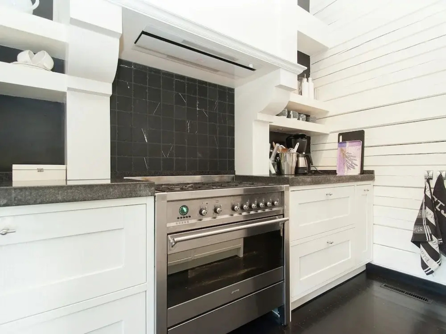 Upscale Mansion in Huisduinen North Holland With Garden