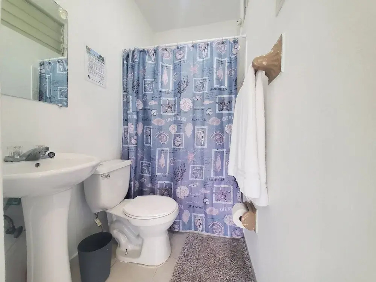 Tropical Breeze Escapes Couples Studio