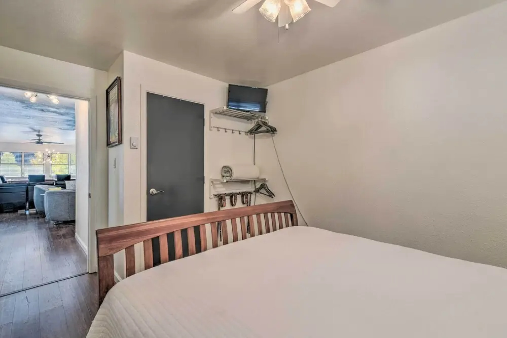 Walk to Ski Slopes! Red River Condo w/ Fireplace