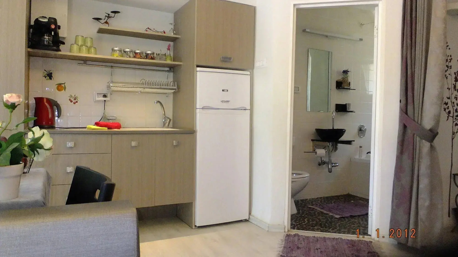 Nuriel Fruit & Guest House