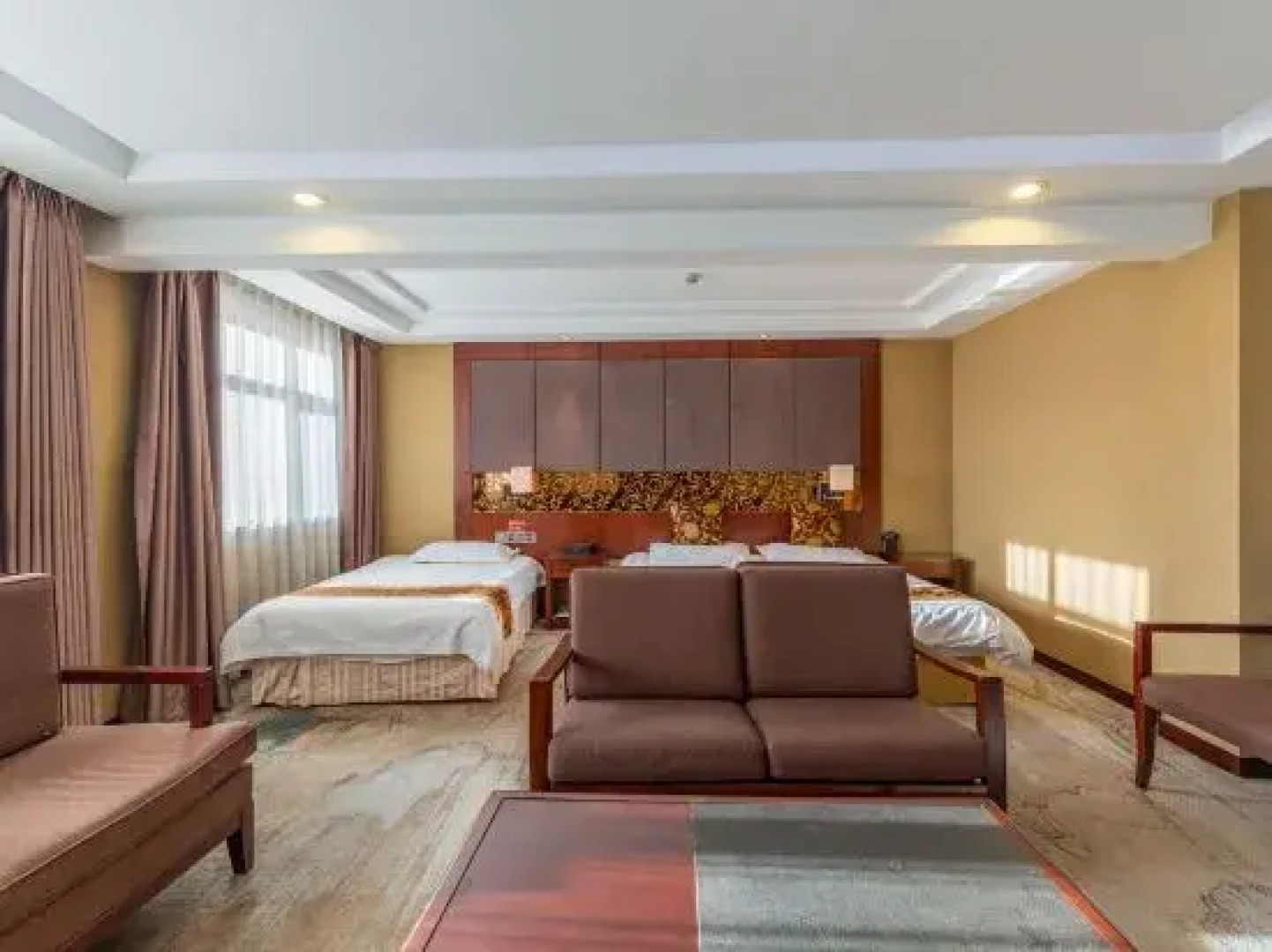 Golden Emperor Hotel