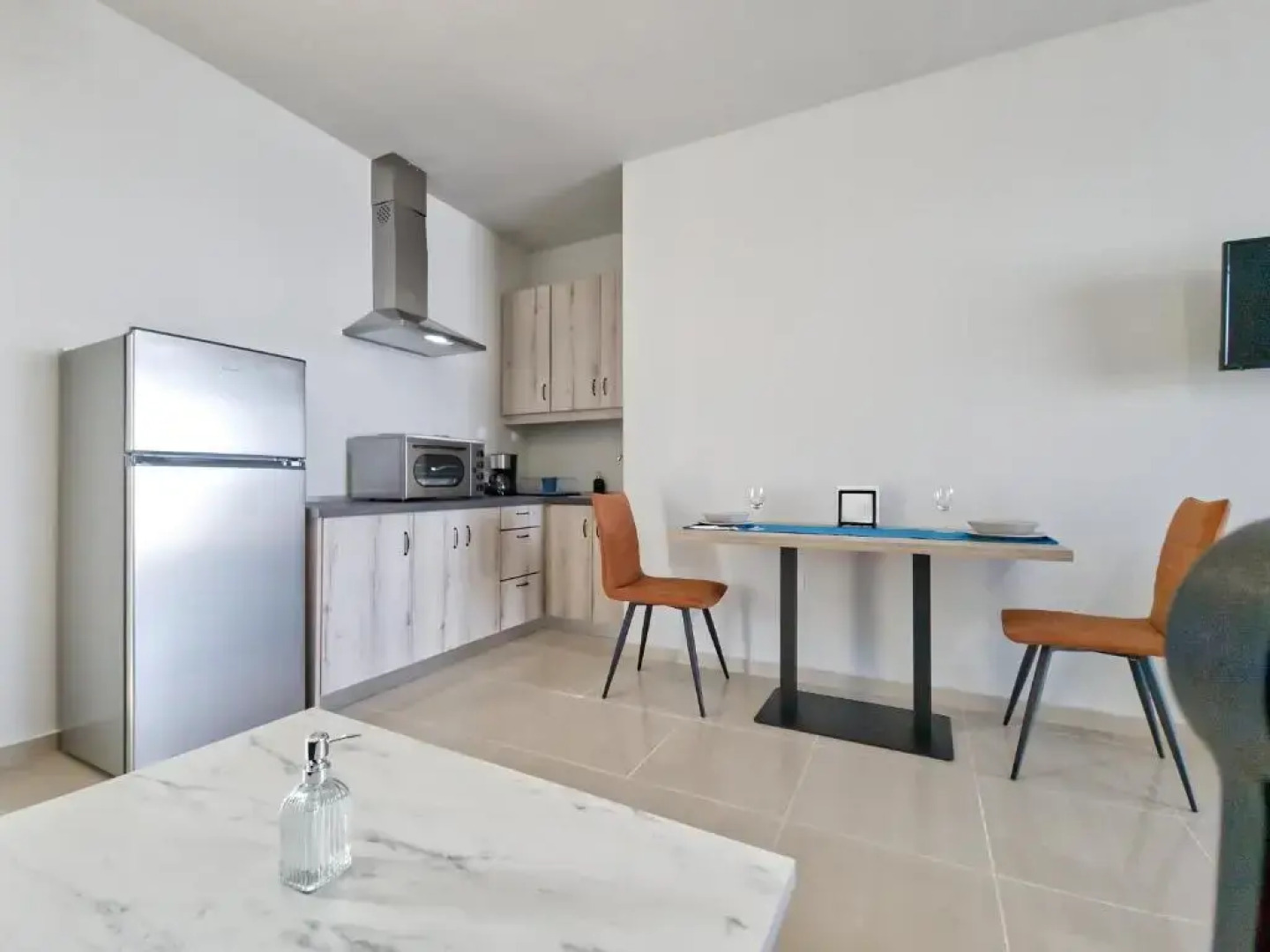 Epipleon Luxury Suites -105- Δωμάτιο 35τμ με βεράντα 35τμ μπροστά στη θάλασσα