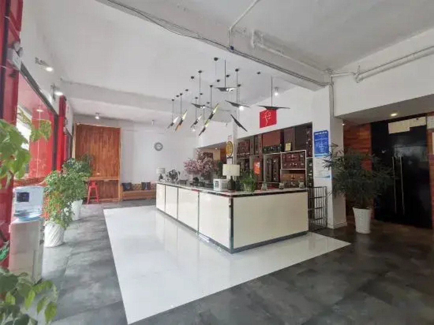 Huaying Qianli Express Hotel