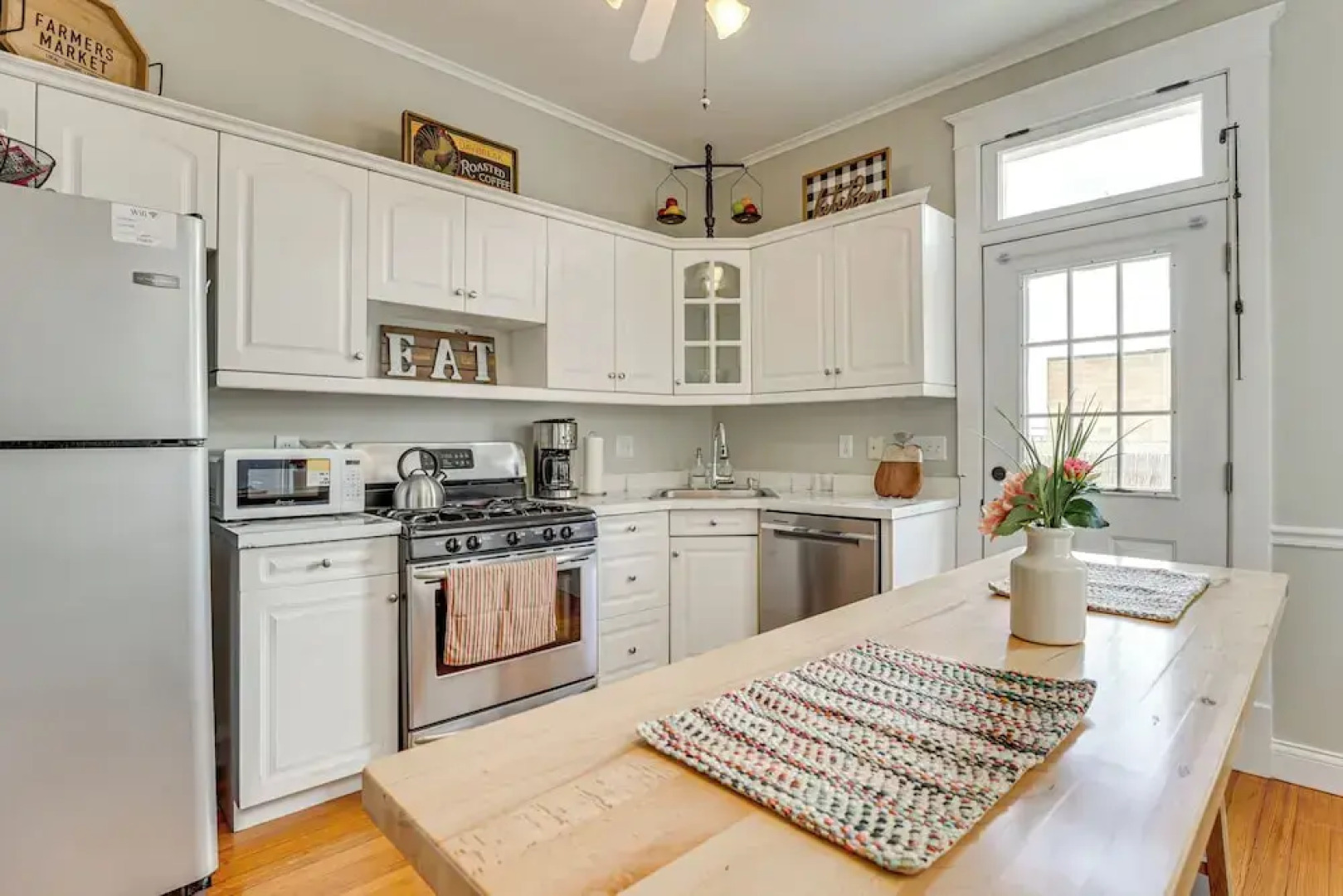 Walk Downtown: Inviting Historic Home in Dubuque!