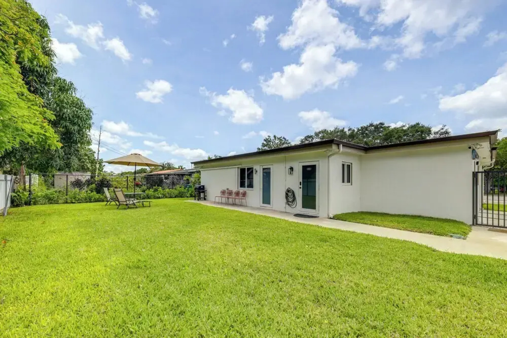 Chic North Miami House ~ 7 Mi to Hard Rock Stadium