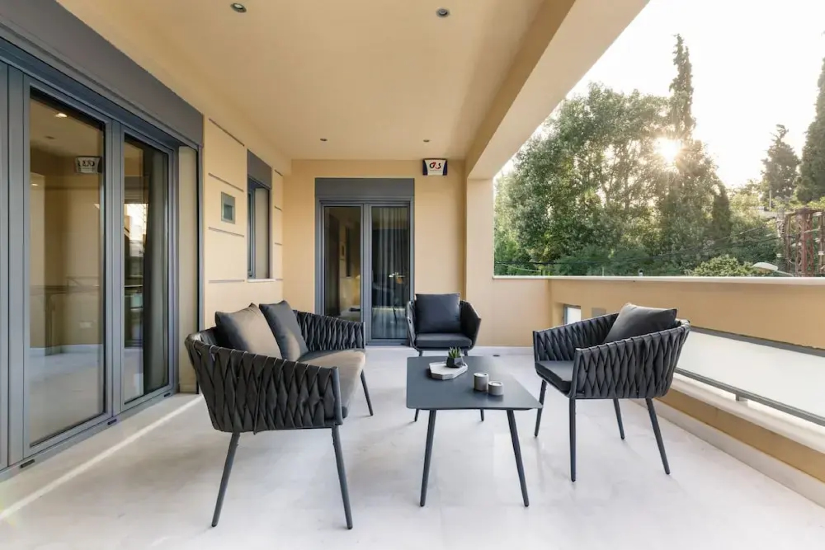 Eos Urban Villa by Upstreet