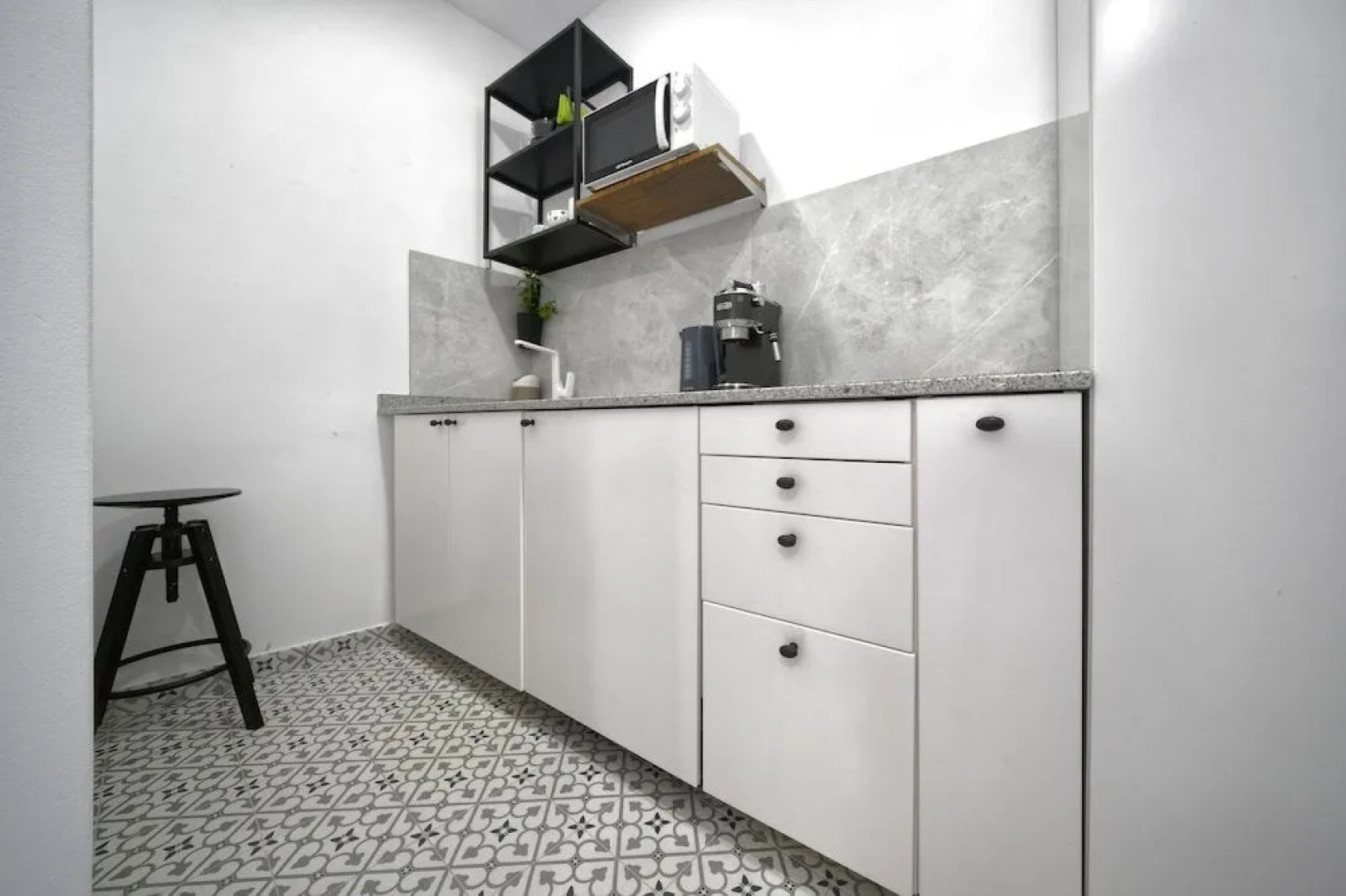 CASA VERDE Comfortable Air-Conditioned