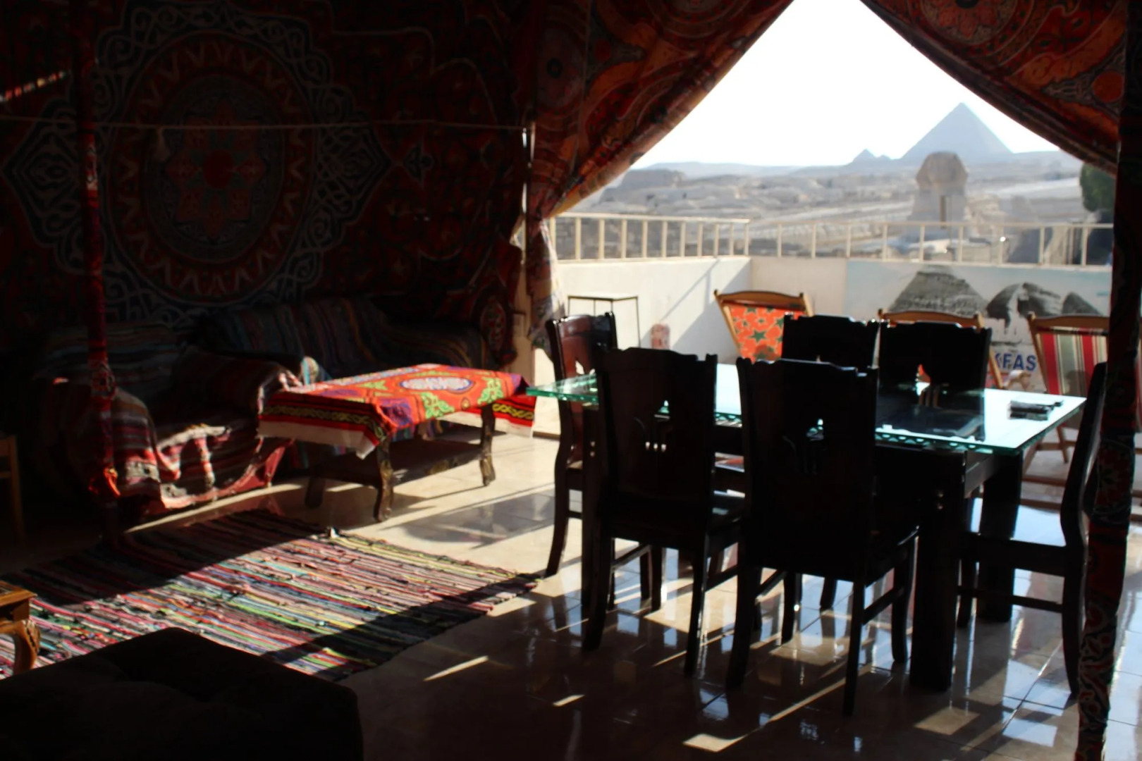 Pyramids Overlook Inn