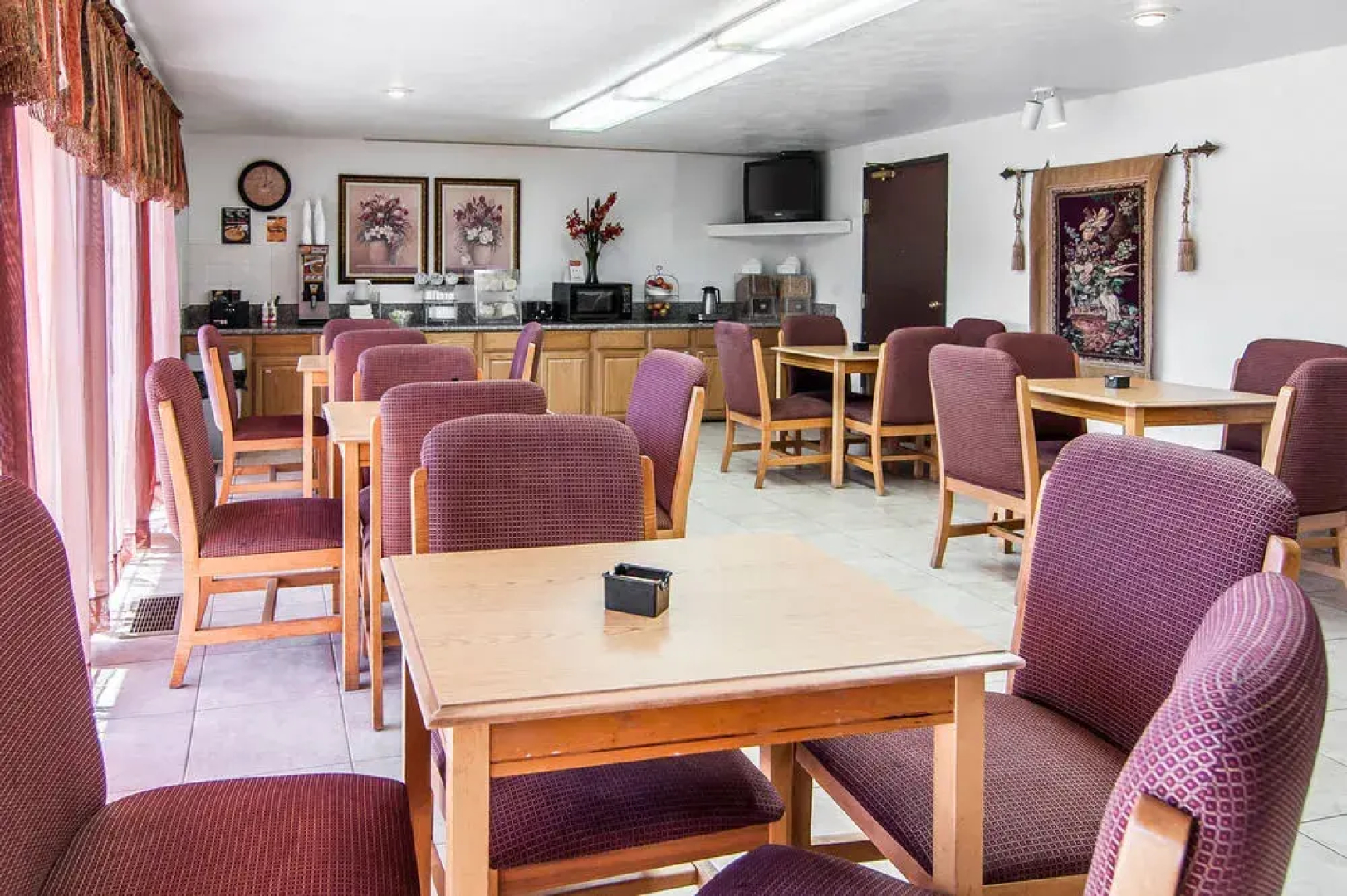 Rodeway Inn & Suites