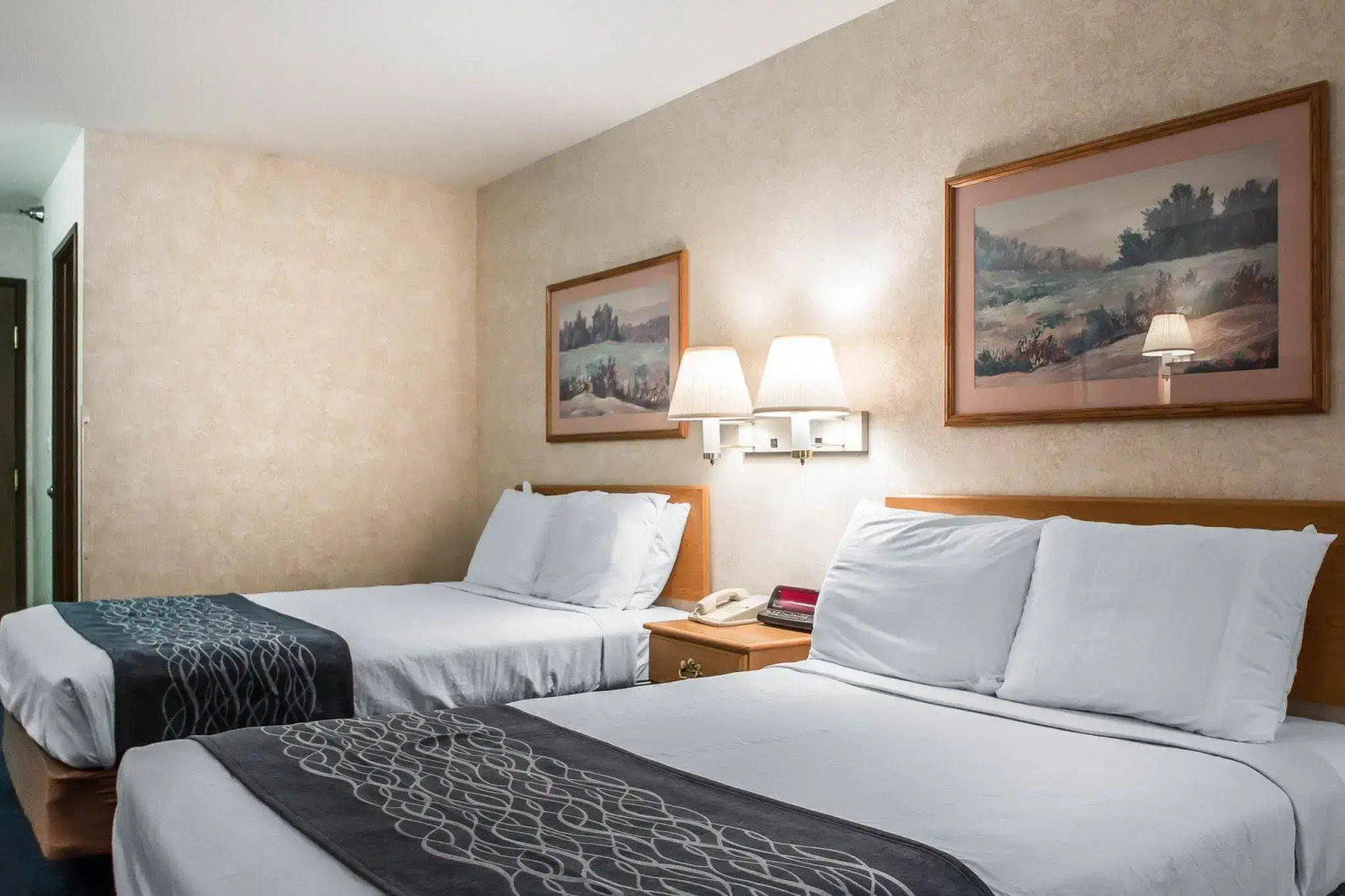 Econo Lodge Inn & Suites Lake Of The Ozarks