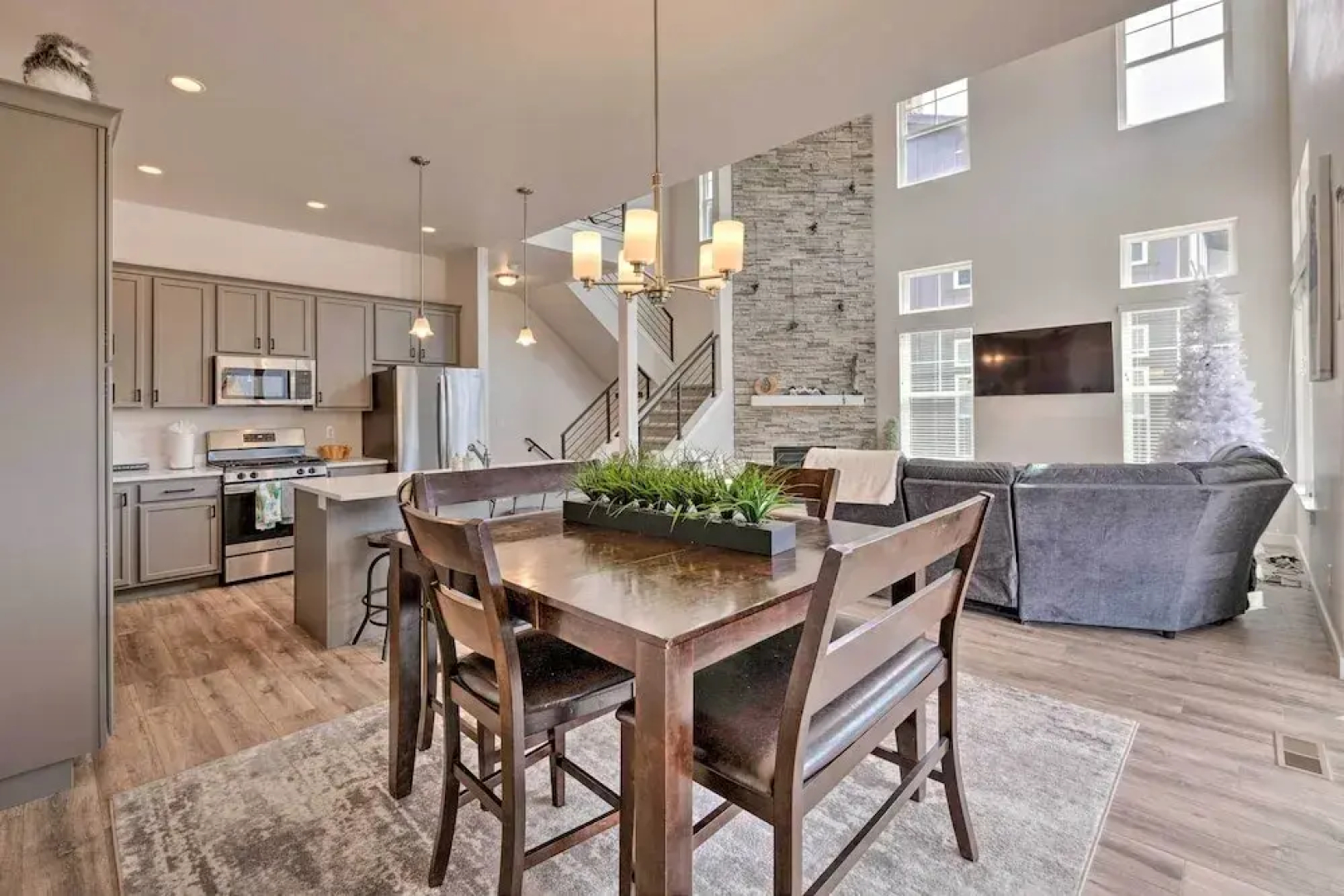 Inviting Hideout Townhome w/ Balcony & Lake Views!