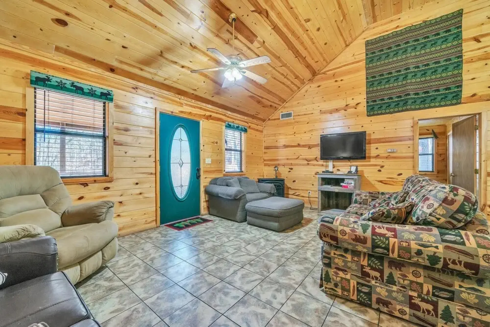 The Honeysuckle 2 Bedroom Cabin by Redawning