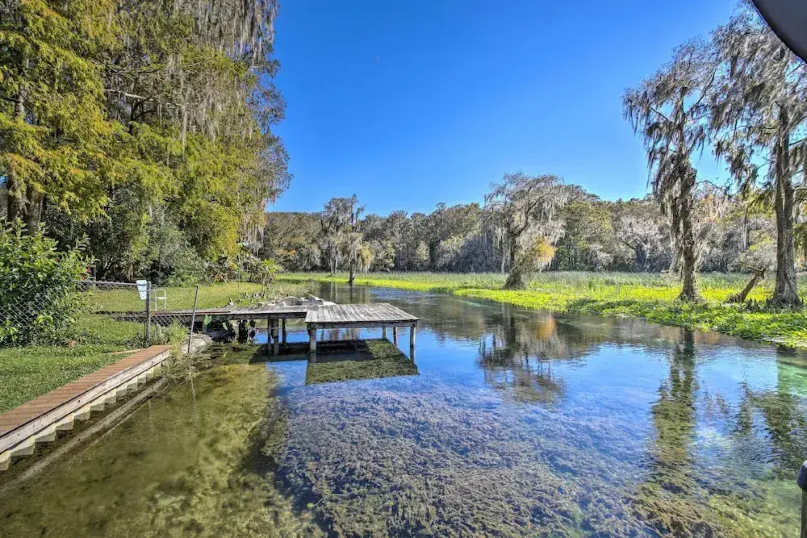 Rainbow River Oasis w/ Kayaks + Furnished Sunroom!
