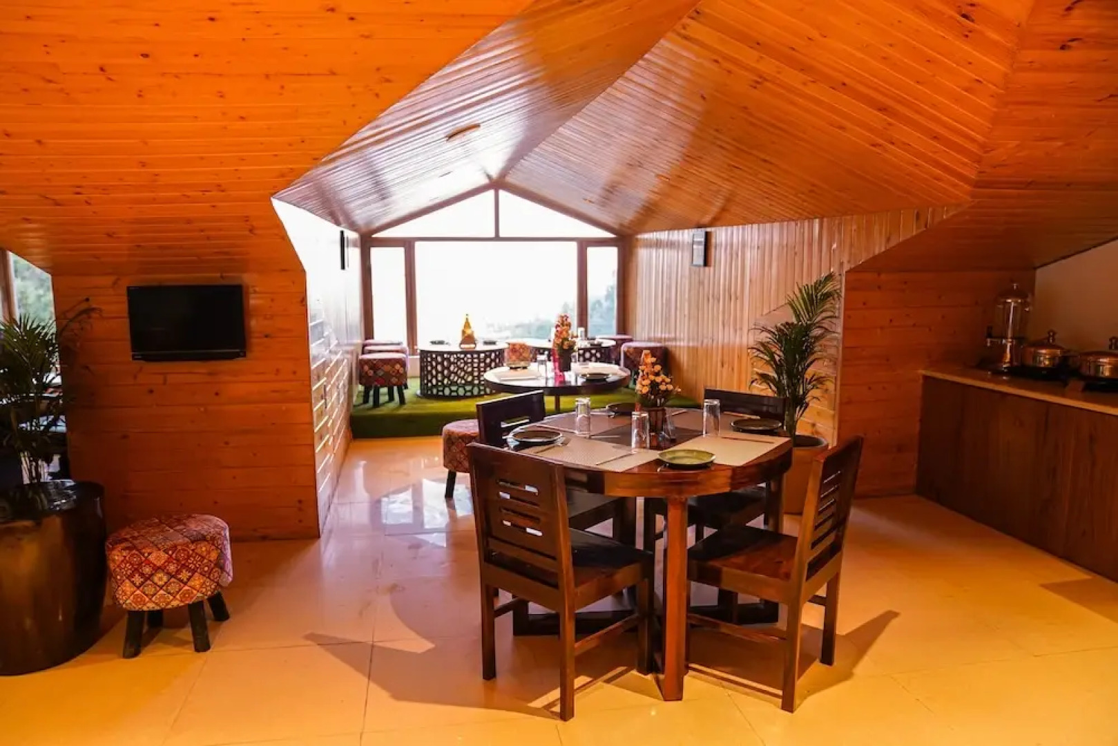 Montrose 11 Boutique