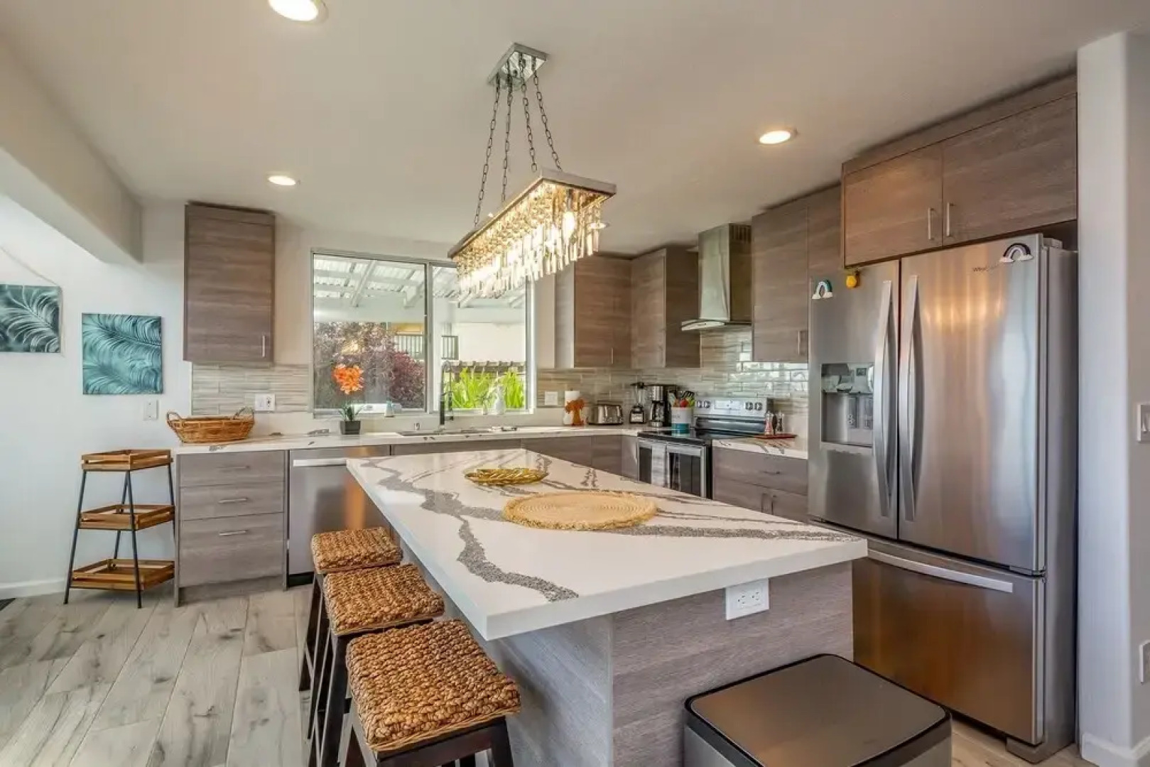 Bond House 4 Bedroom Home by RedAwning