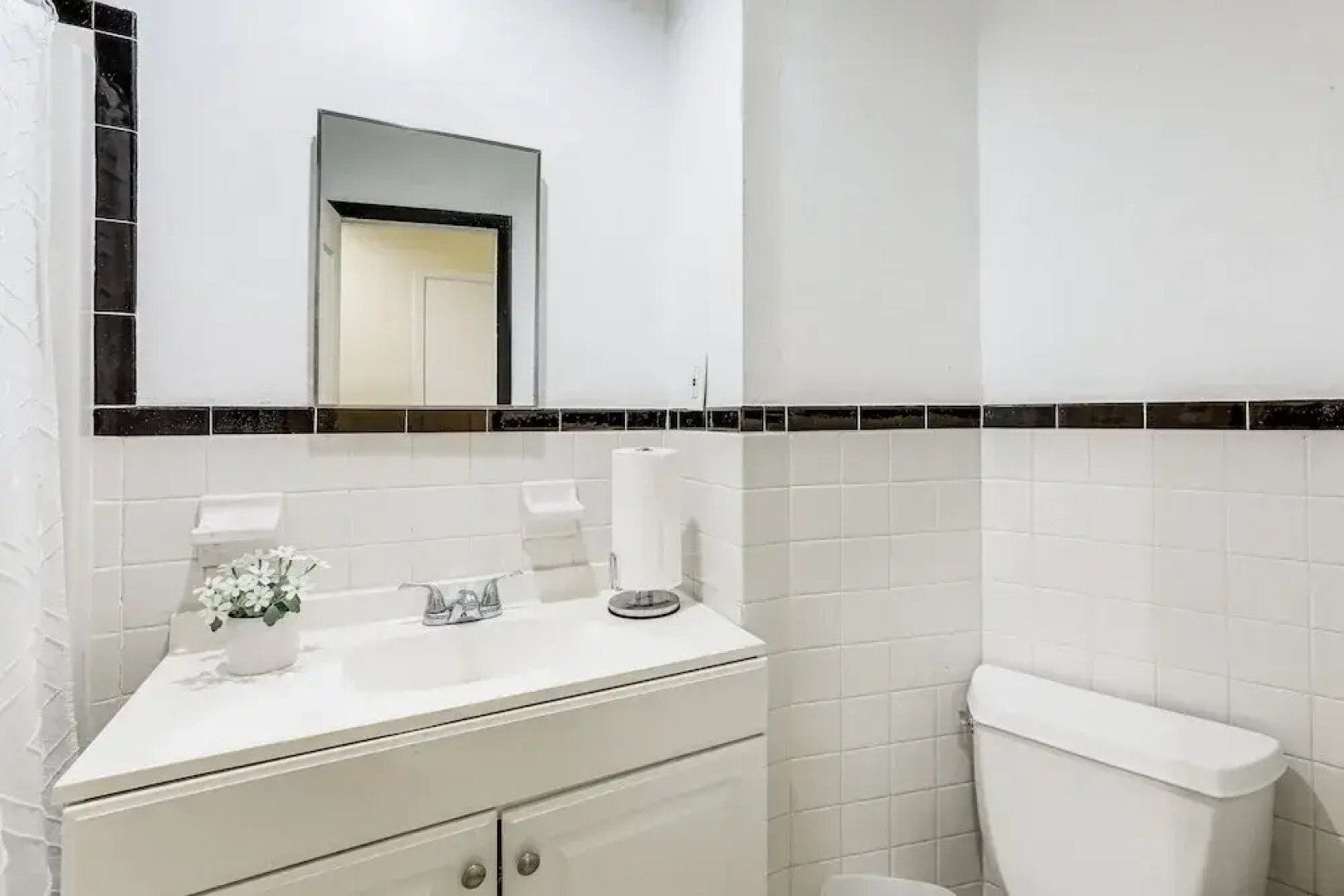 Spacious King of Prussia Home w/ 2 Game Rooms