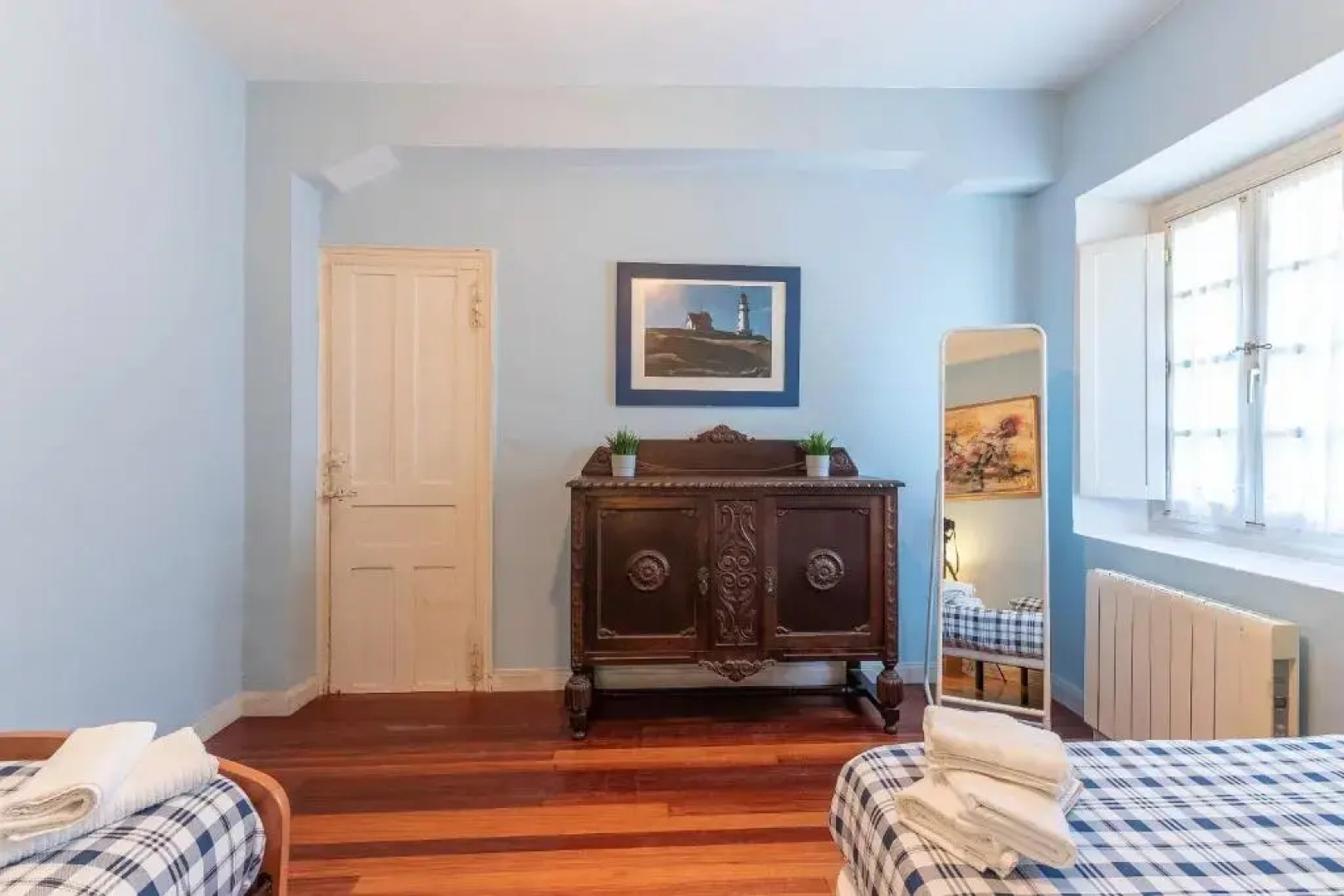 Antigua casa de escritor junto a la playa