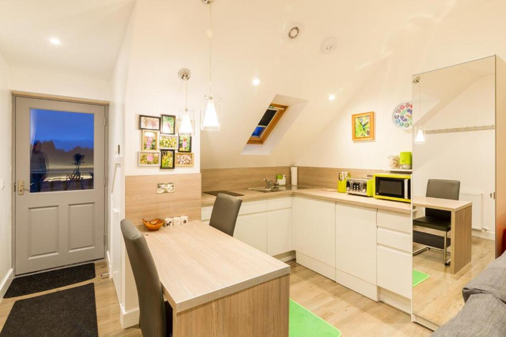 Allt Mor Rentals - Chalet with hot tub, And Studio Apartment with balcony