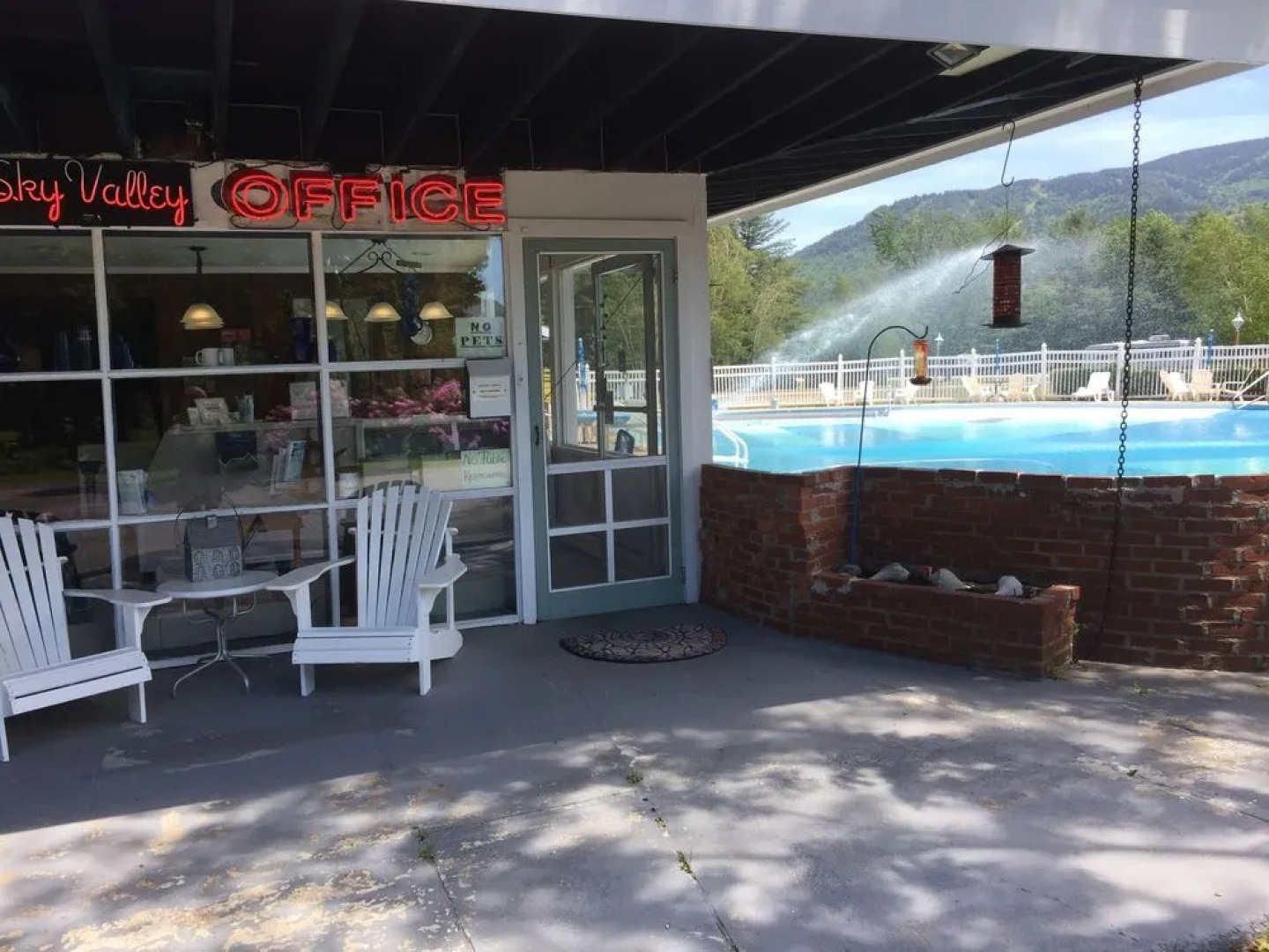 Sky Valley Motel & Cottages