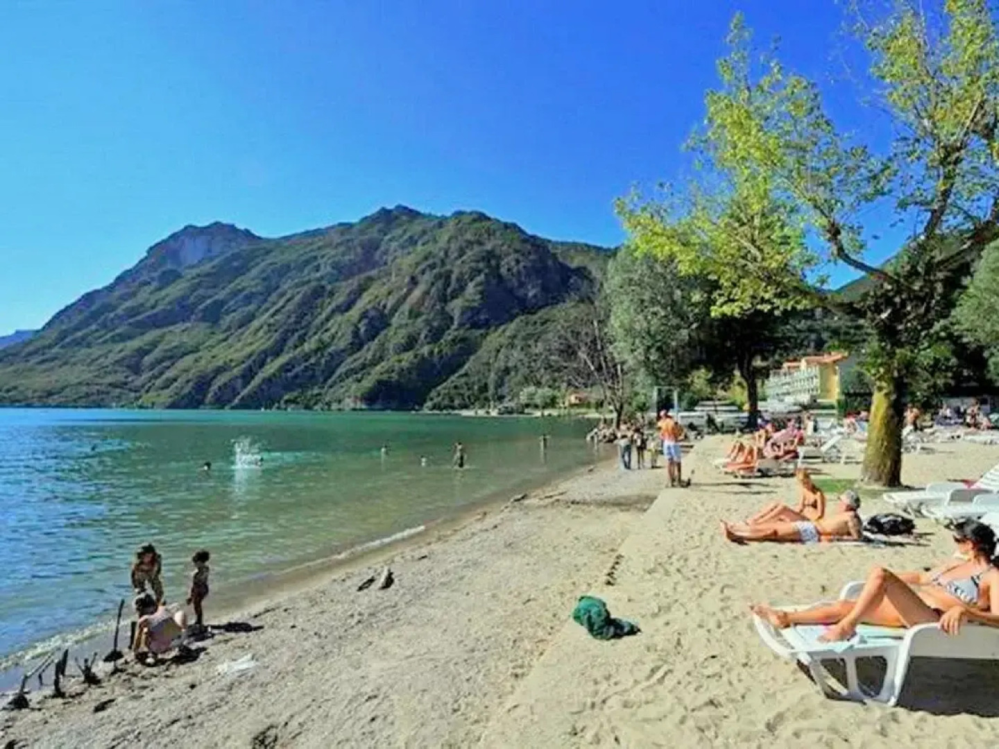 Pleasing Furnished Apartment With View of the Lake