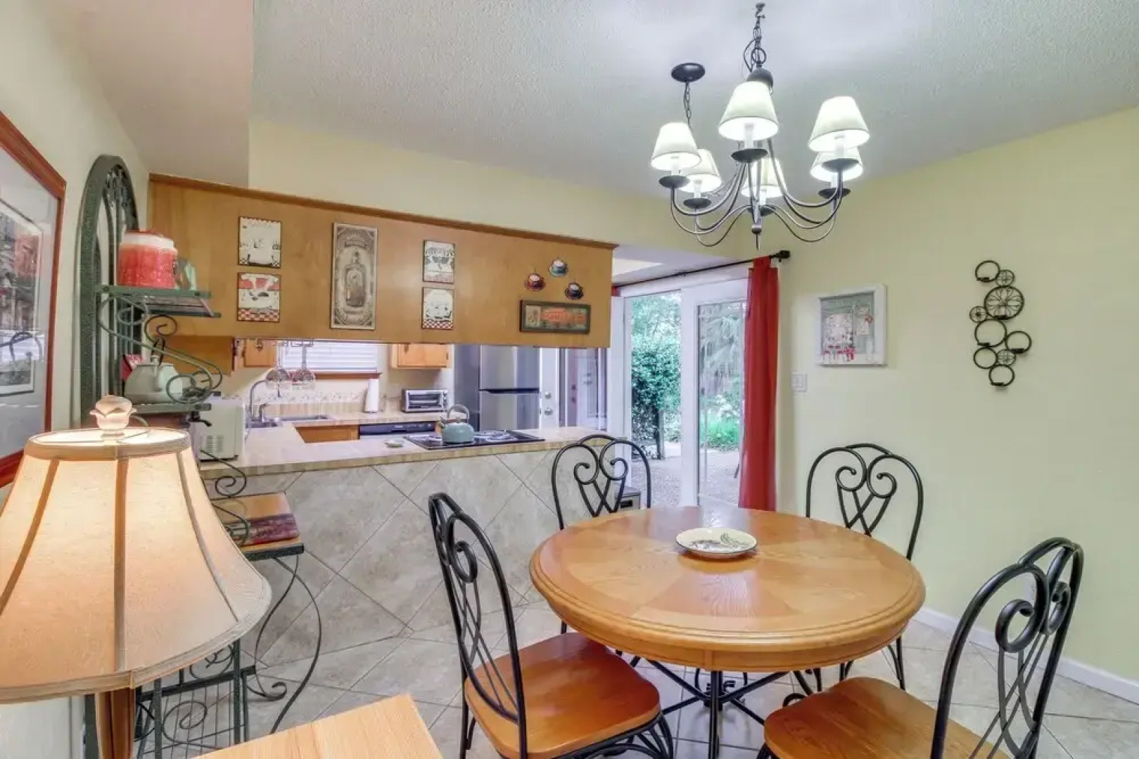 5 Mi to Pensacola Beach: Townhome w/ Yard!