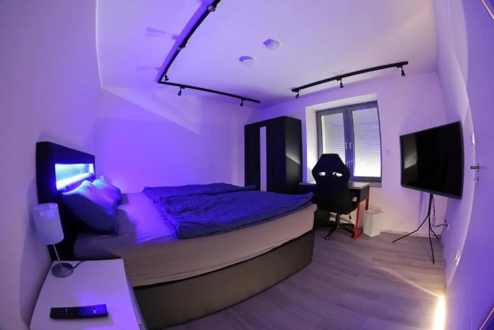 Modern und Neu, TOP Ausstattung mit Kaffeevollautomat, 2x Netflix-TV, Lüftungsanlage, Geschirrspüler