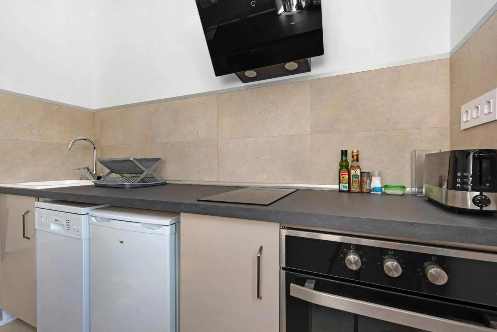 Fantastico 4 - With Large Private Terrace, Free Parking, air Conditioning, BBQ