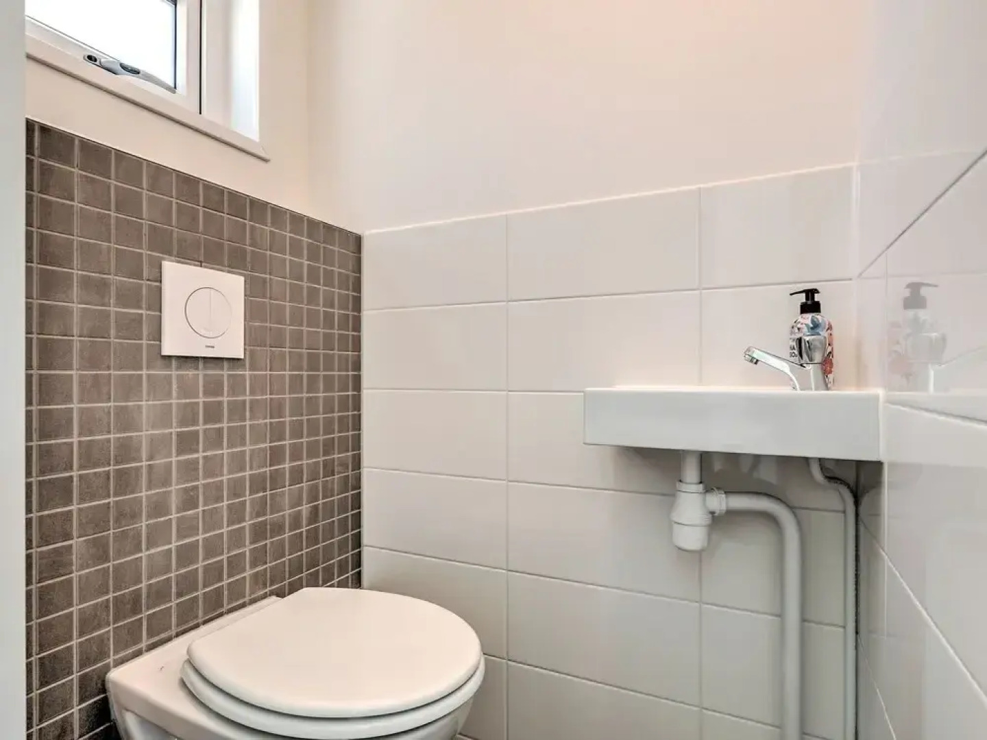 Beautiful Bungalow with Hot Tub in Kaatsheuvel