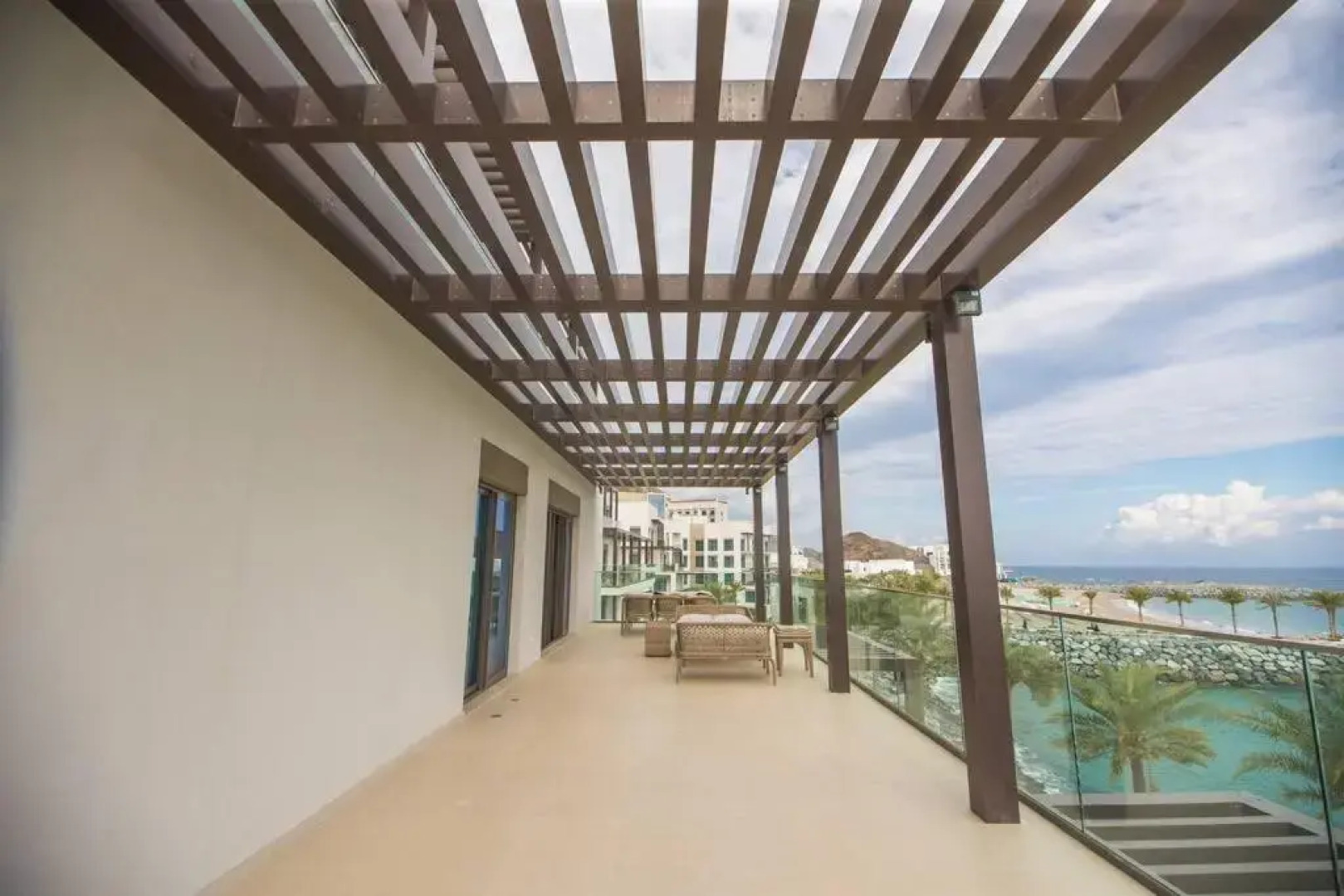 Luxurious 5 Bedroom Apartment - Full Ocean view