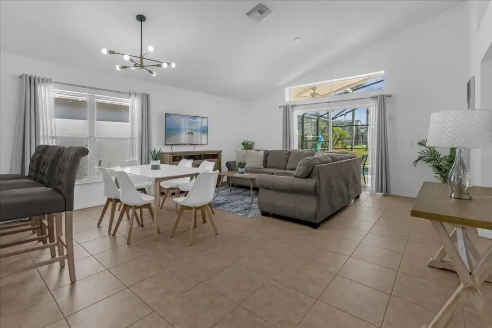 3 Bedrooms / 2 Bathrooms / Lake Berkley (1076 LB), Kissimmee, US