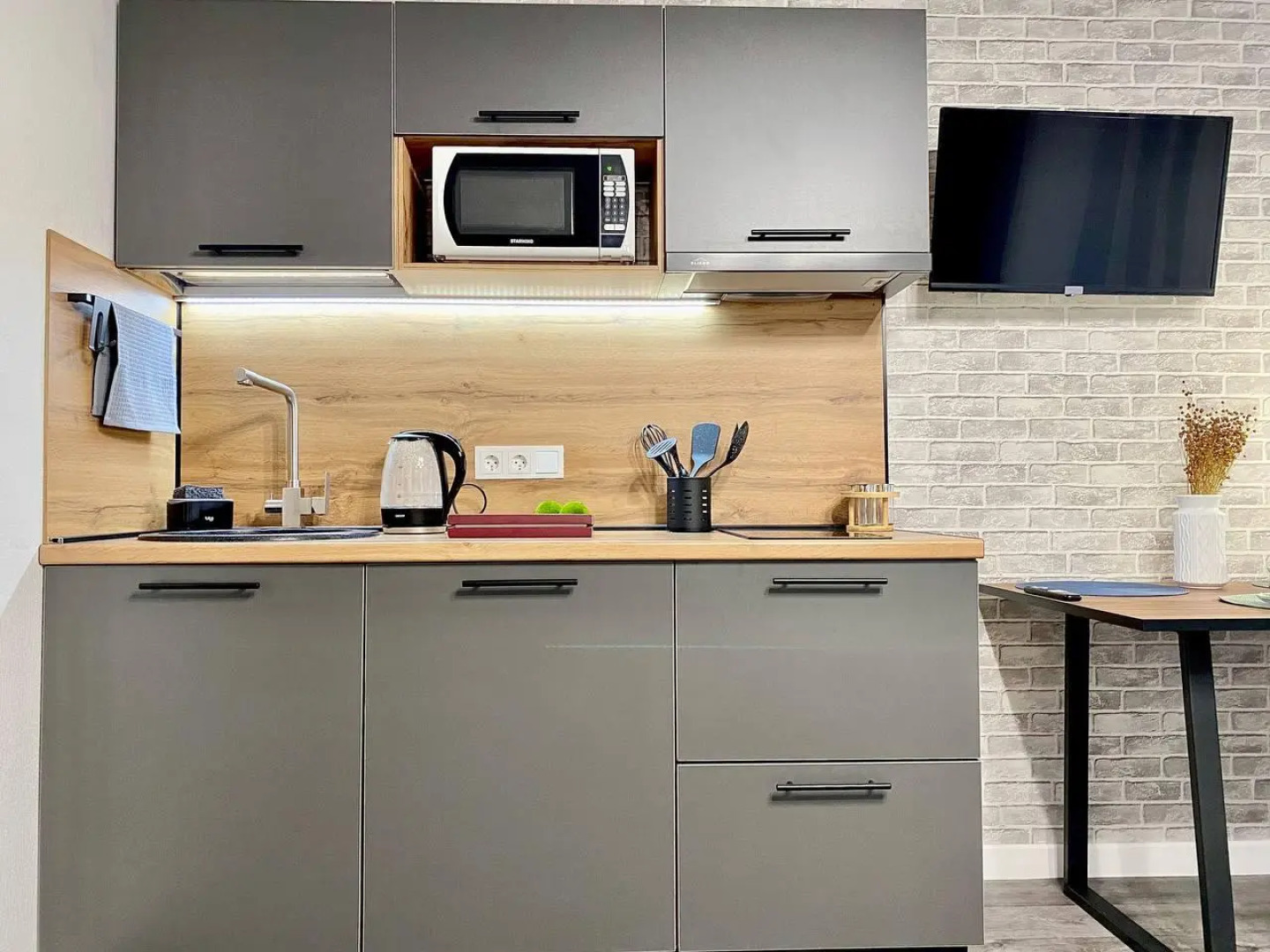 Поделам студия у ЖД вокзала