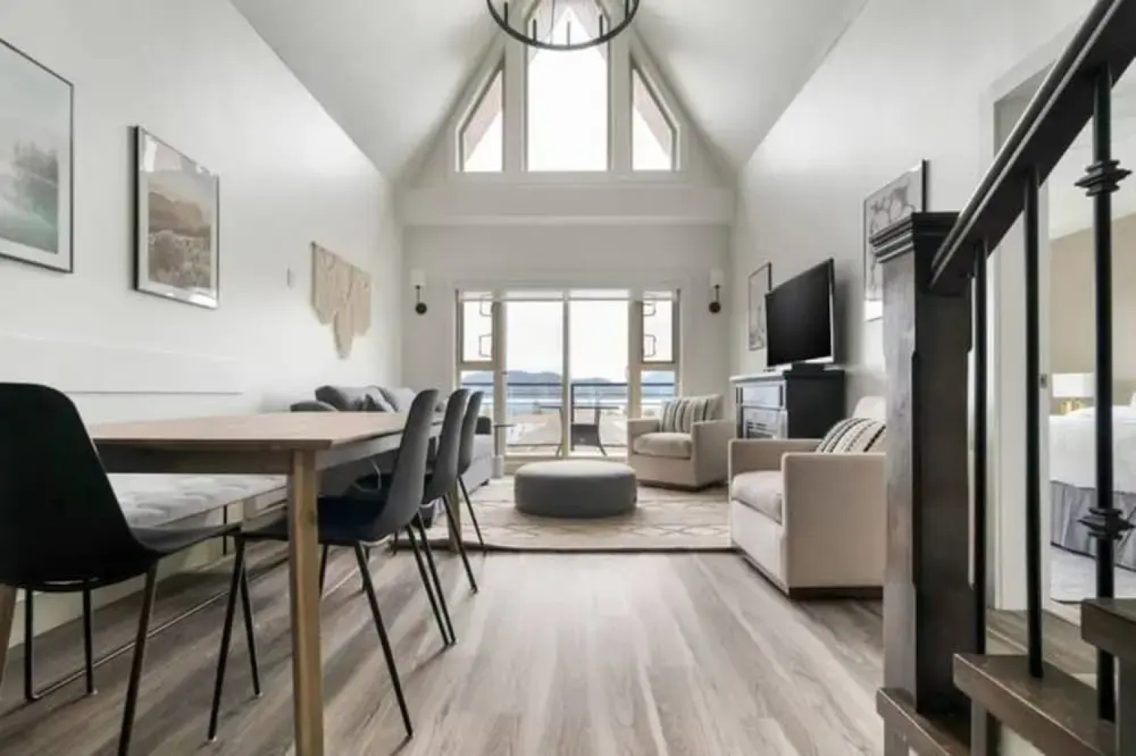 Lakeview Splendor 7BR Penthouse Bliss