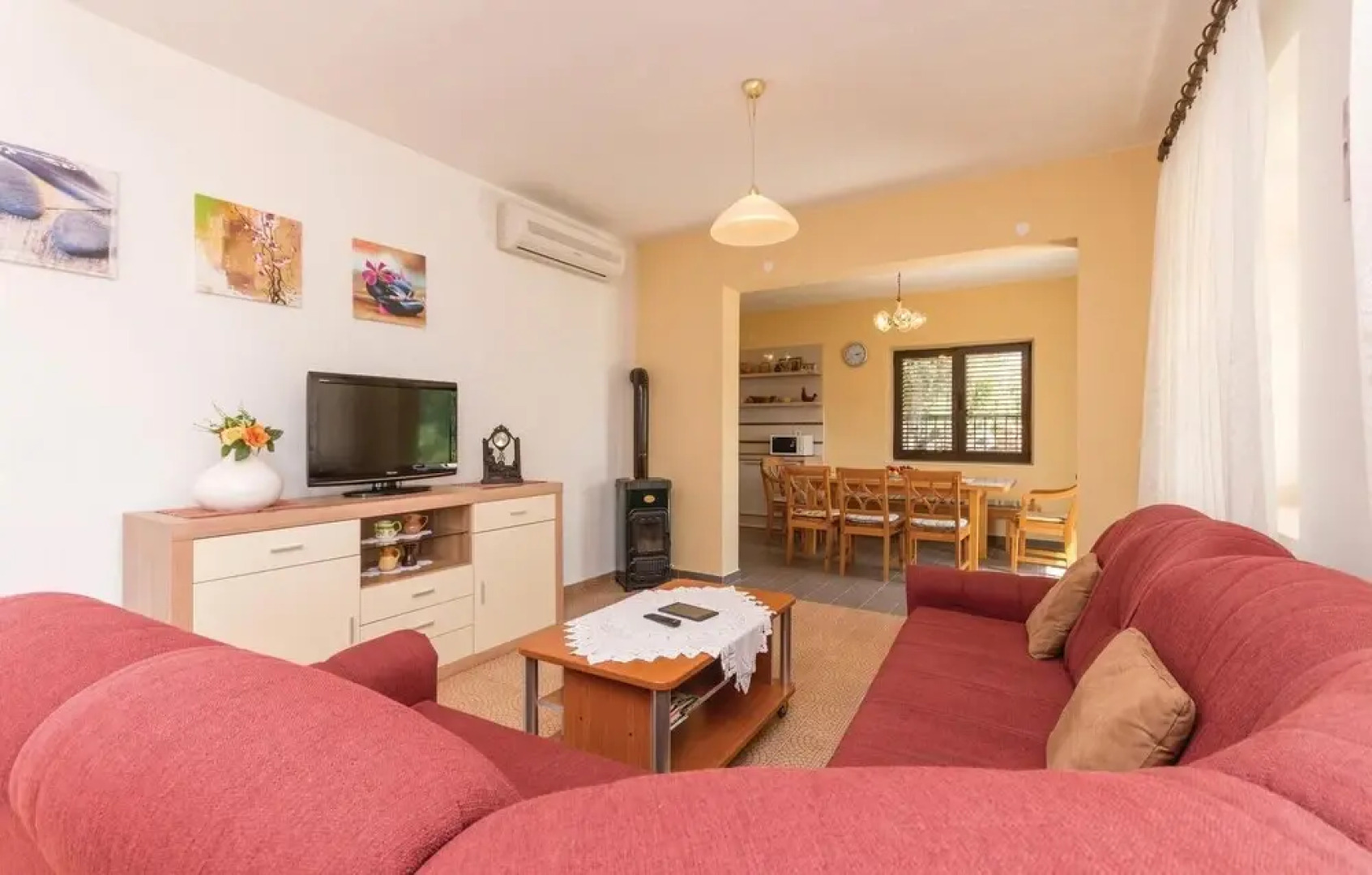 Amazing Home in Lisicic With 4 Bedrooms, Wifi and Outdoor Swimming Pool