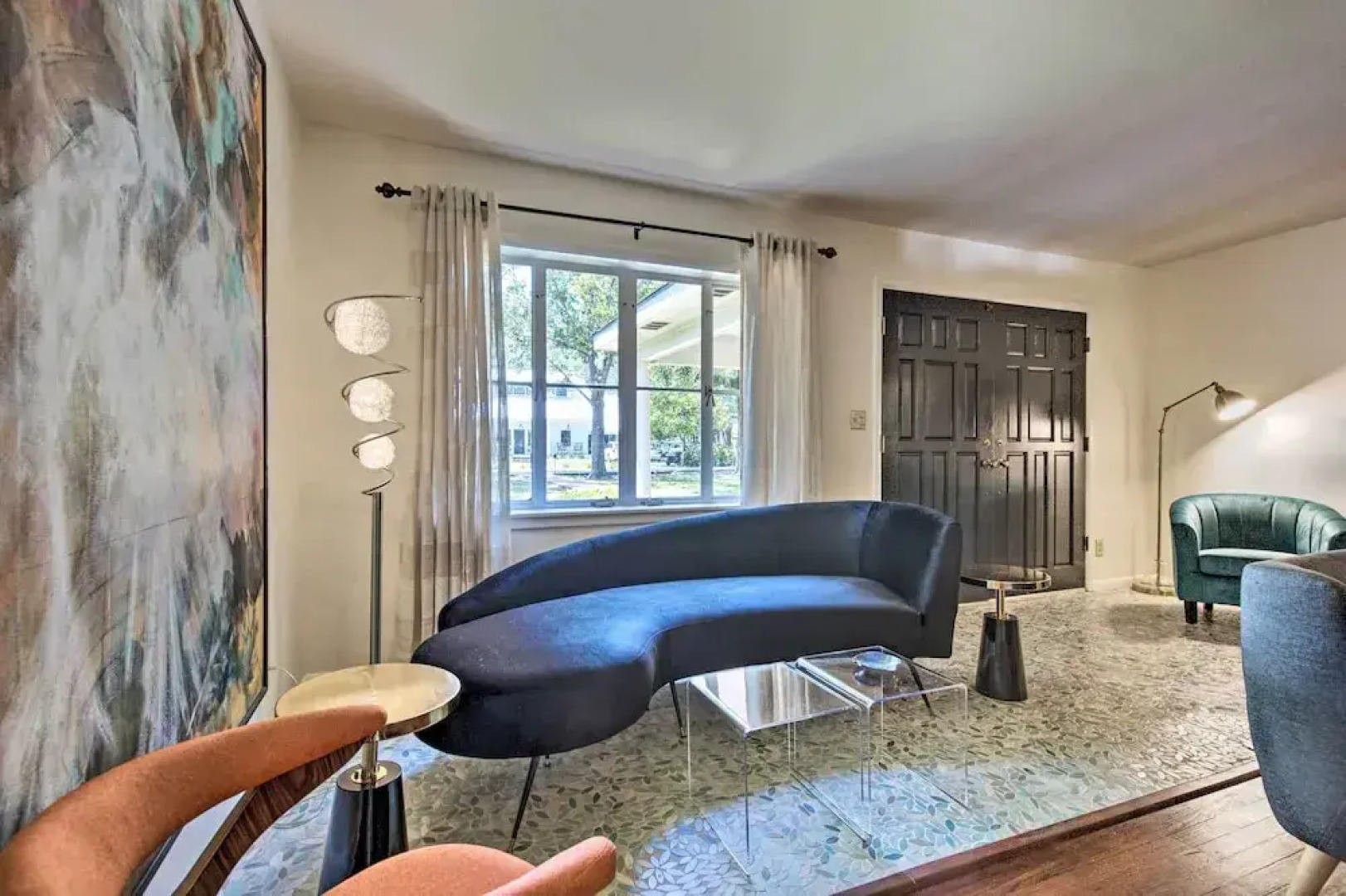 Ocean Springs Home - Walk to Beach & Downtown!