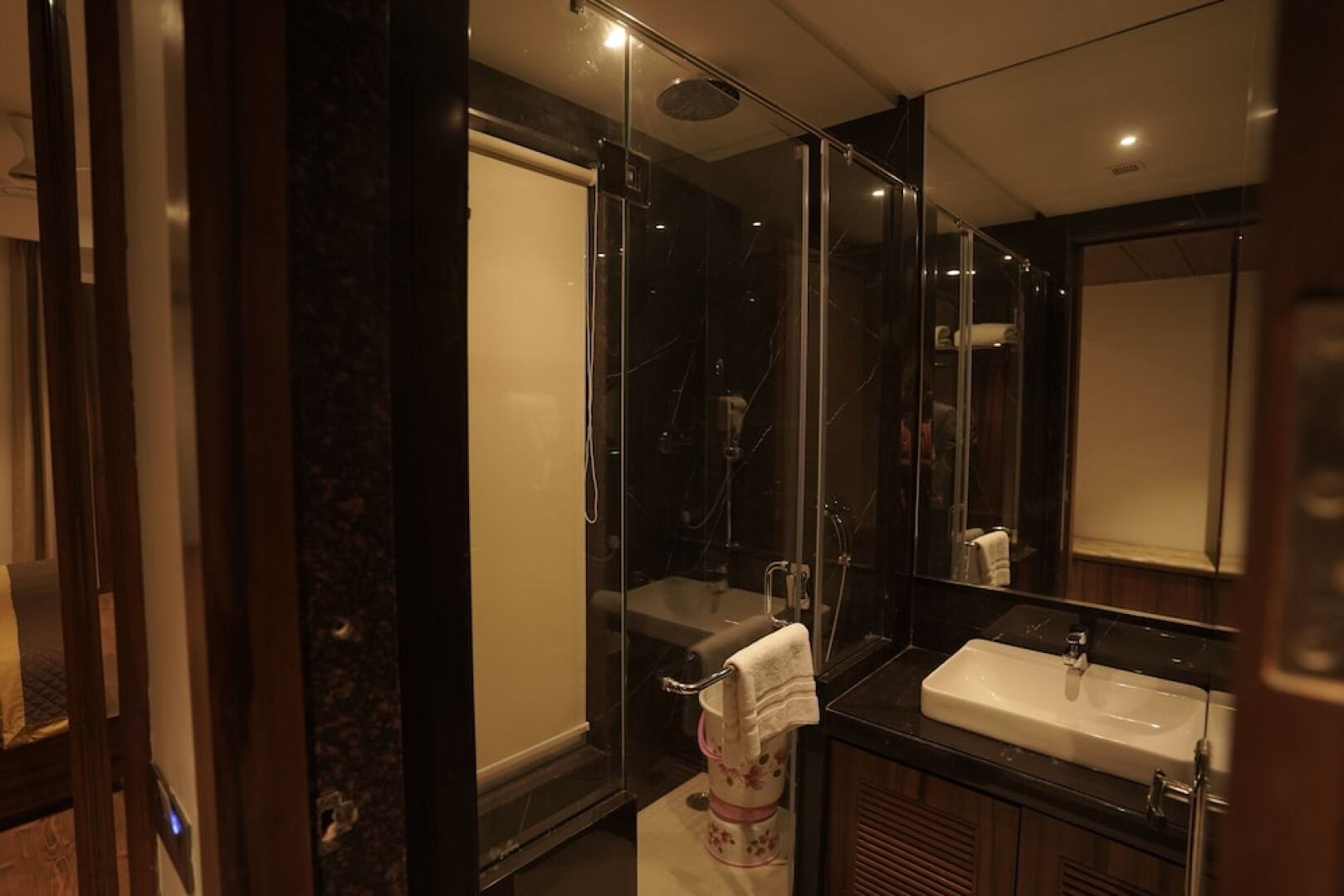 Classic Sapphire Ananta Bundi