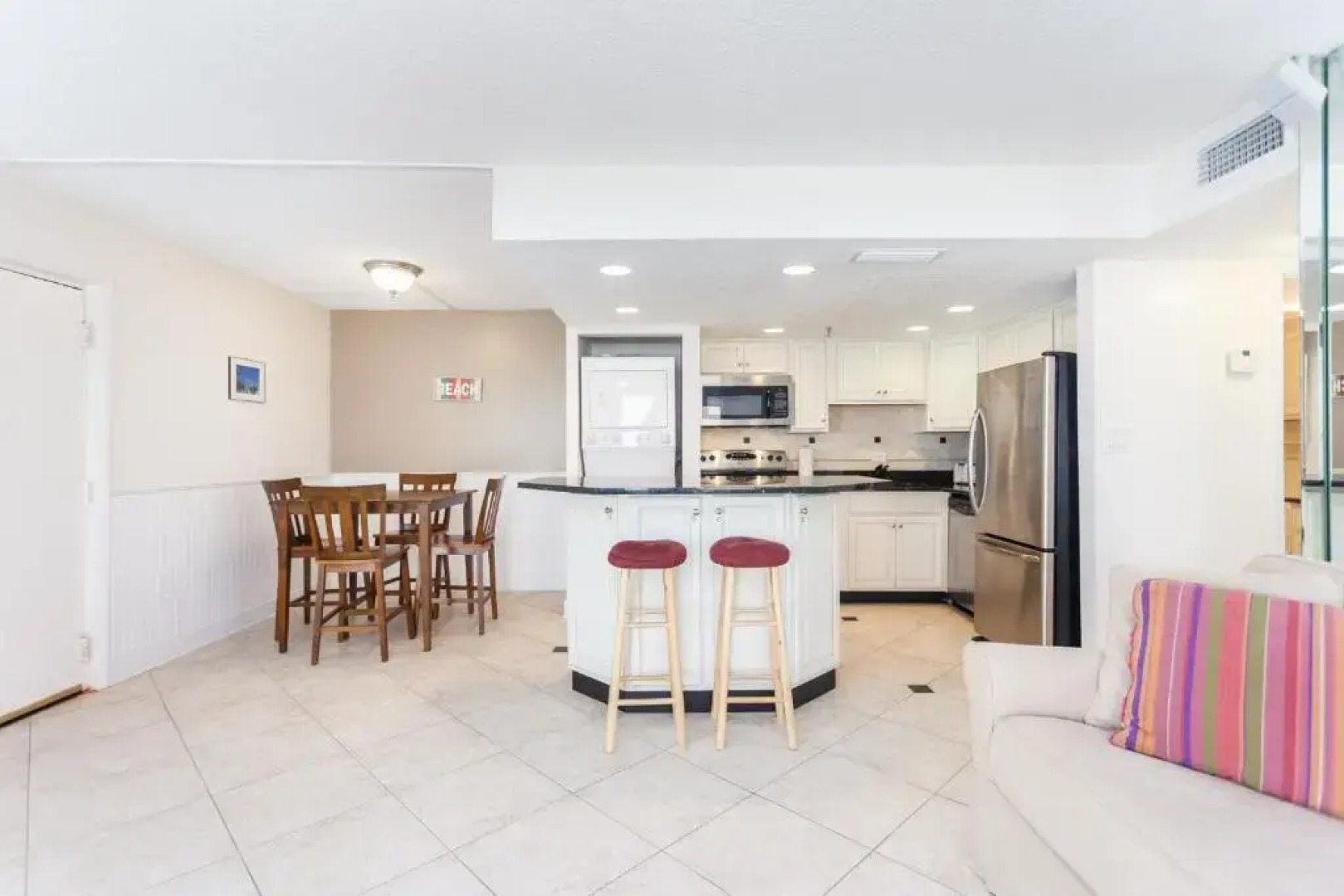 Beachcomber 301, 2 Bedrooms, Near Mayo Clinic, Sleeps 4, Pool