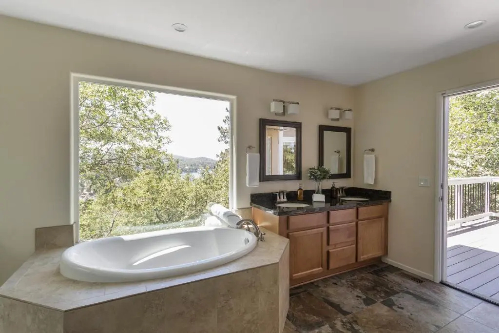 Lake Point by AvantStay2 Decks Great Lake Views