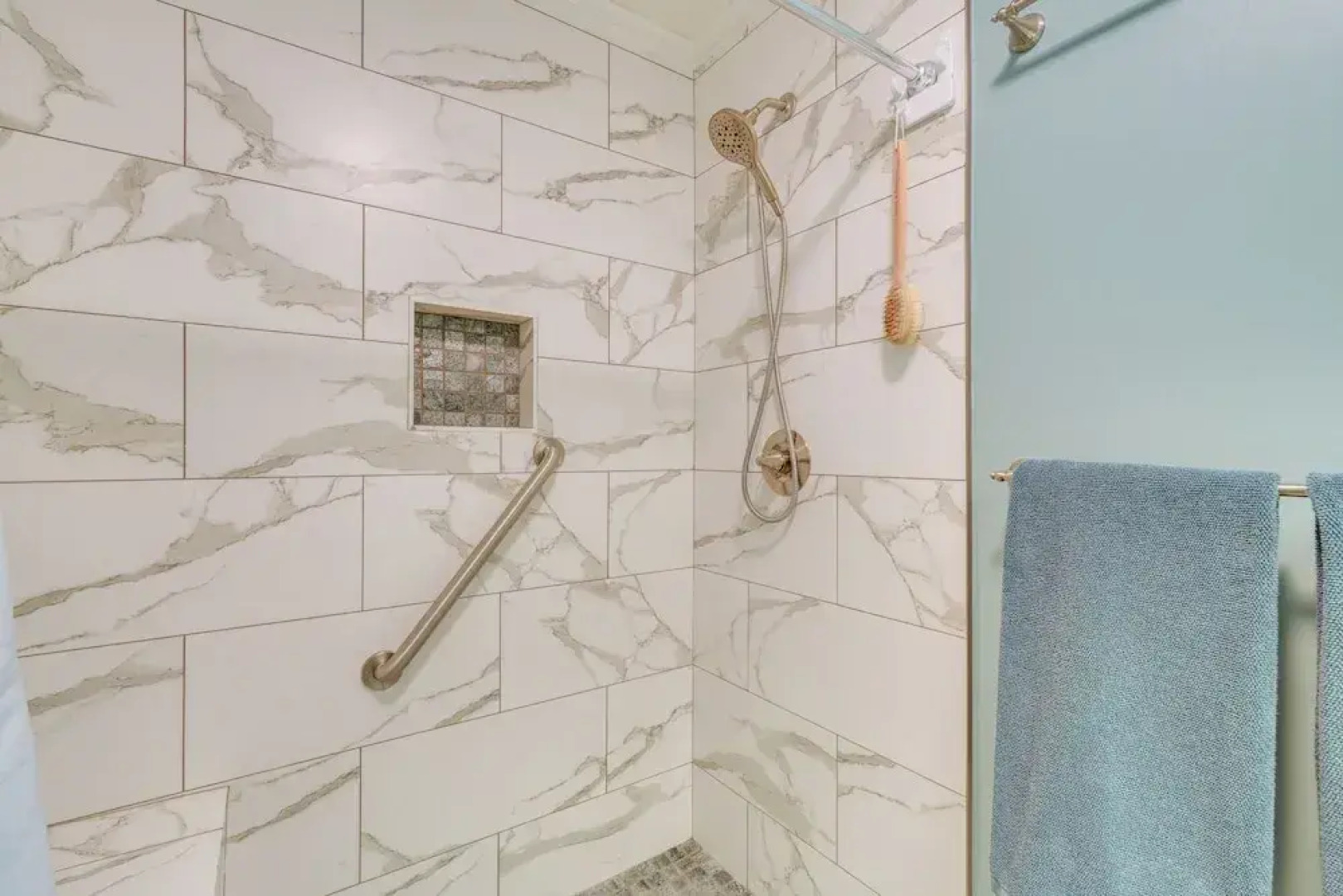 Lakefront Kingsport Home w/ Private Hot Tub!