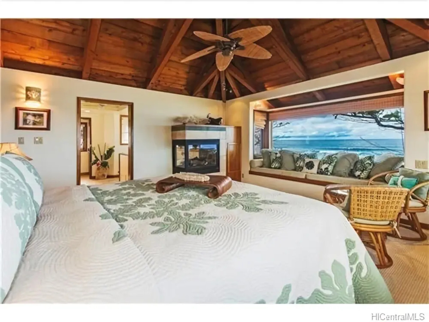 Blue Mahina At Sunset Beach 4 Bedroom Home by RedAwning