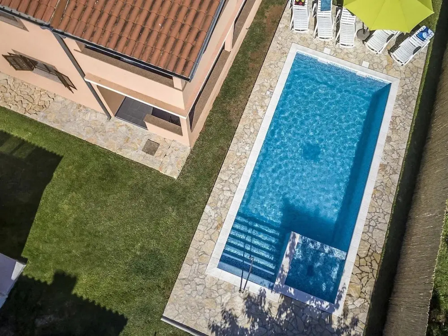 Two Bedrooms Ground Floor Apartment With Private Pool and Garden Near Pula