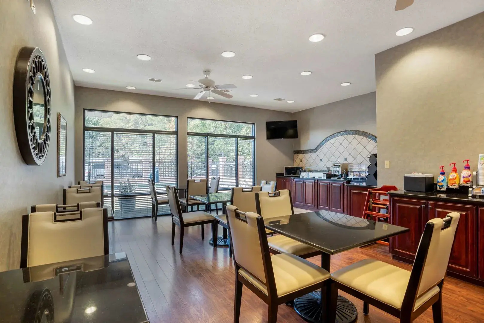 Best Western Plus Two Rivers Hotel & Suites