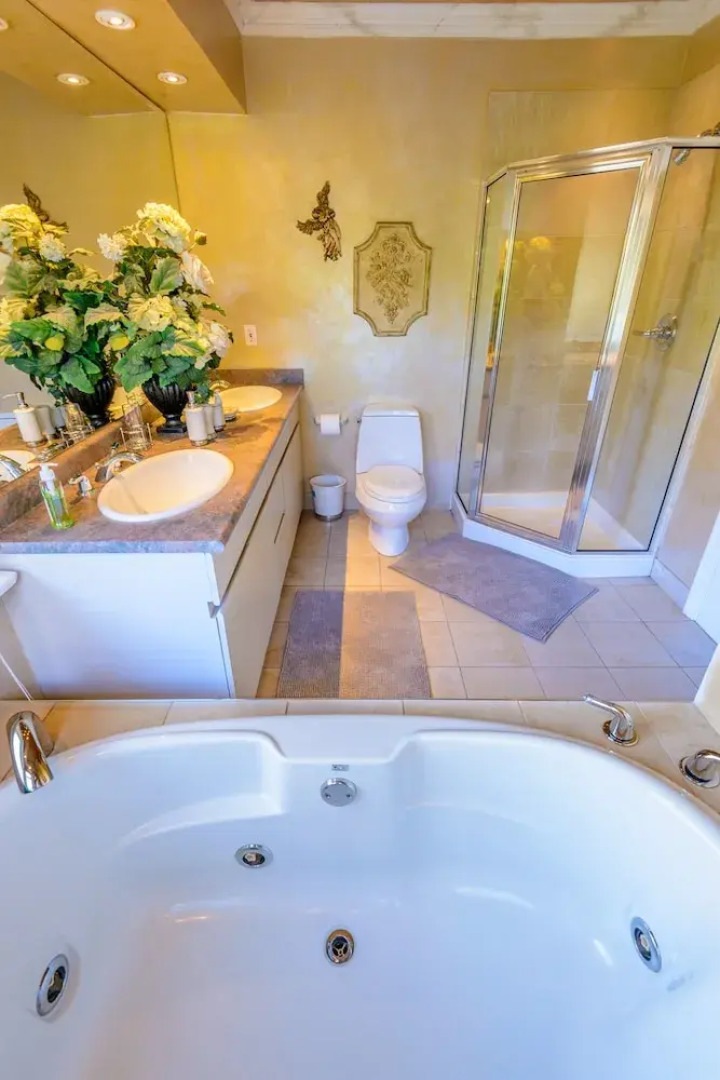 Crystal's View Bed & Breakfast