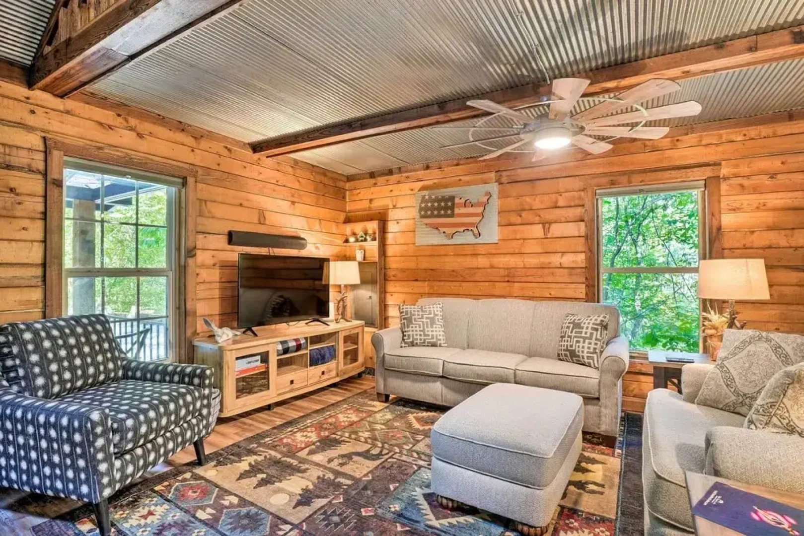 Secluded Table Rock Lake/branson Cabin w/ Hot Tub!