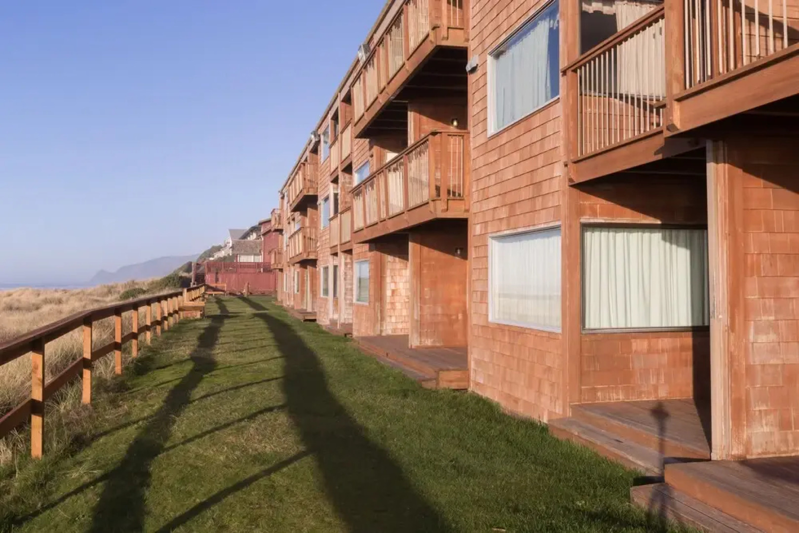 Cozy Cove Beachfront Resort Inn