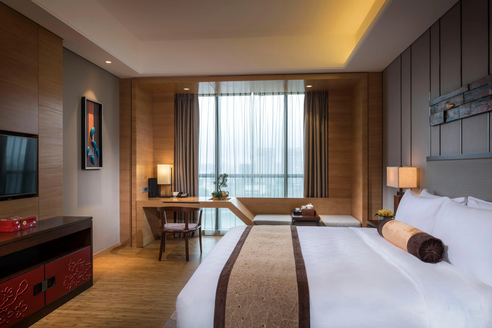 HUALUXE Hotels & Resorts Yangjiang City Center by IHG